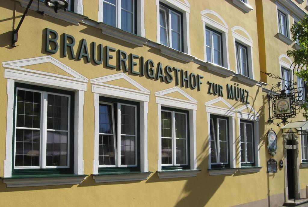 Brauereigasthof Zur Muenz Seit 1586 Hotel Guenzburg Exterior photo